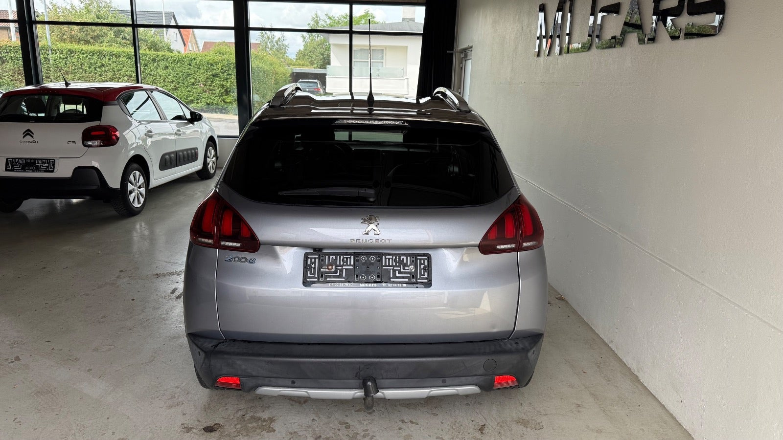 Grå Peugeot 2008 fra 2018