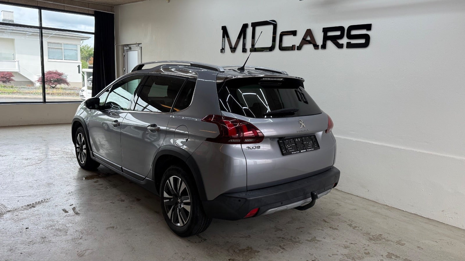 Grå Peugeot 2008 fra 2018