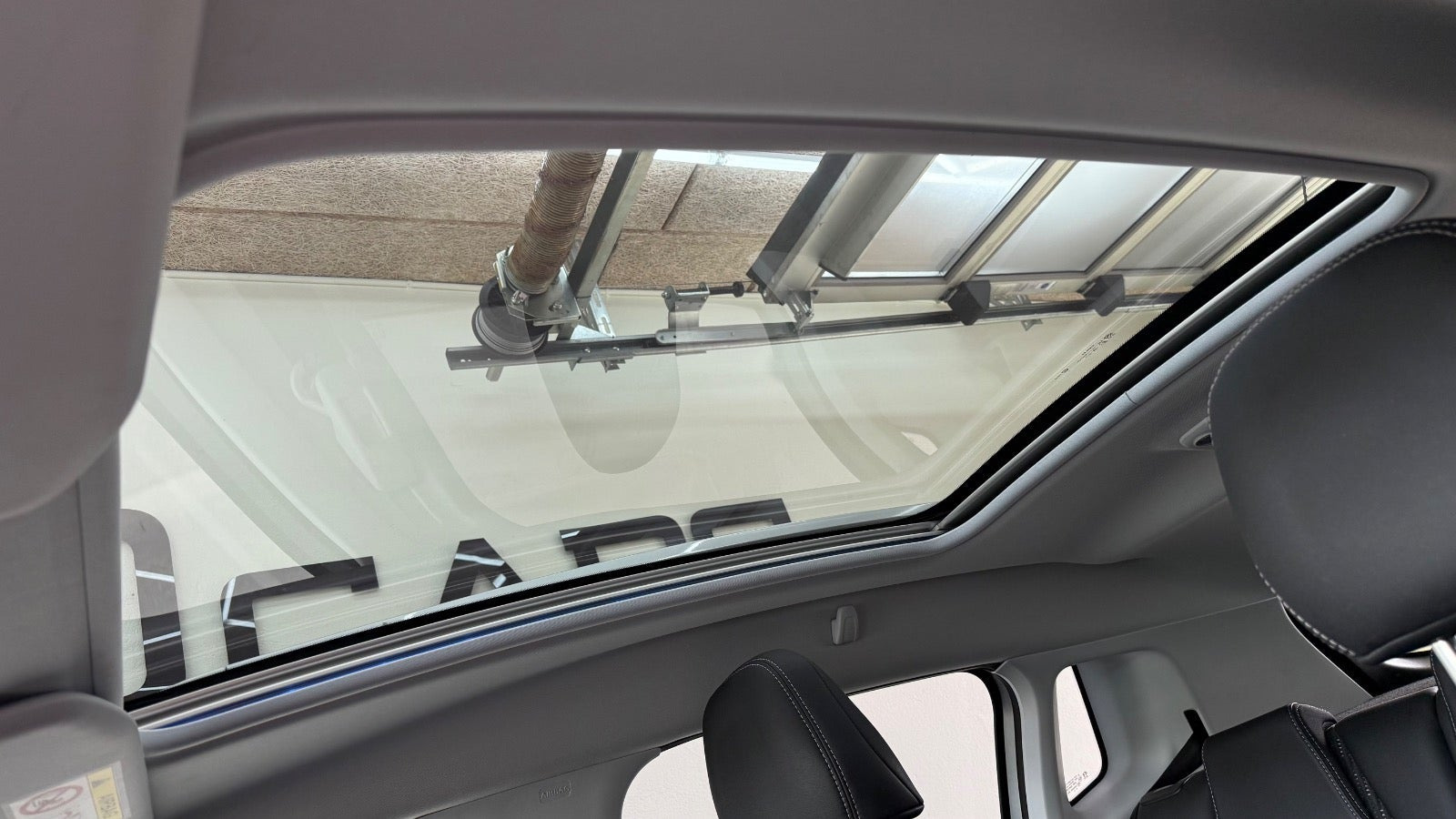 Grå Peugeot 2008 fra 2018