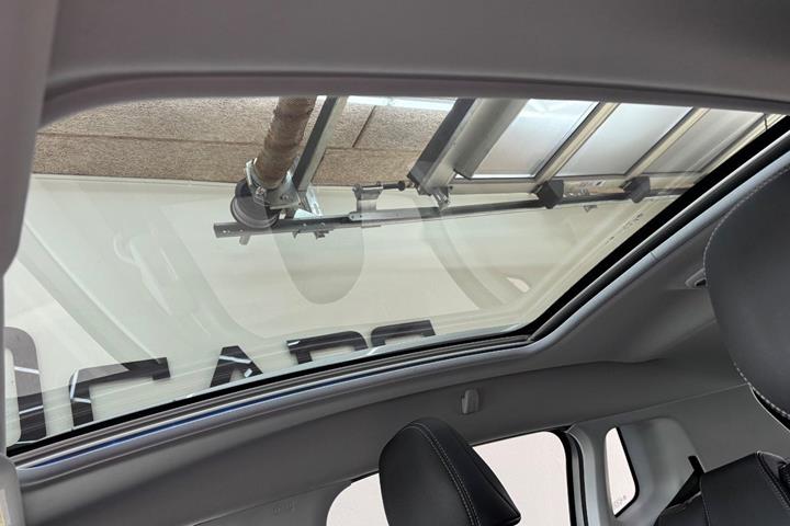 Grå Peugeot 2008 fra 2018