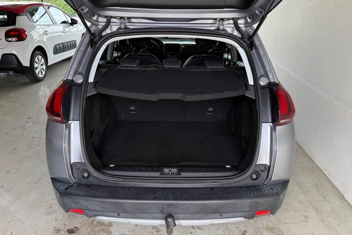 Grå Peugeot 2008 fra 2018