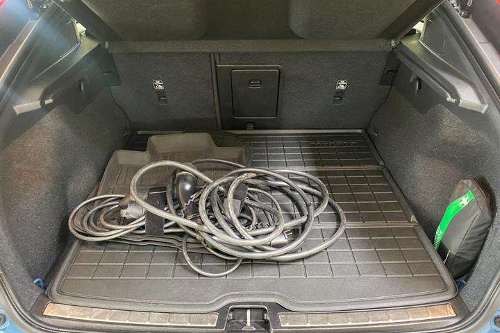 Blå Volvo C40 fra 2023