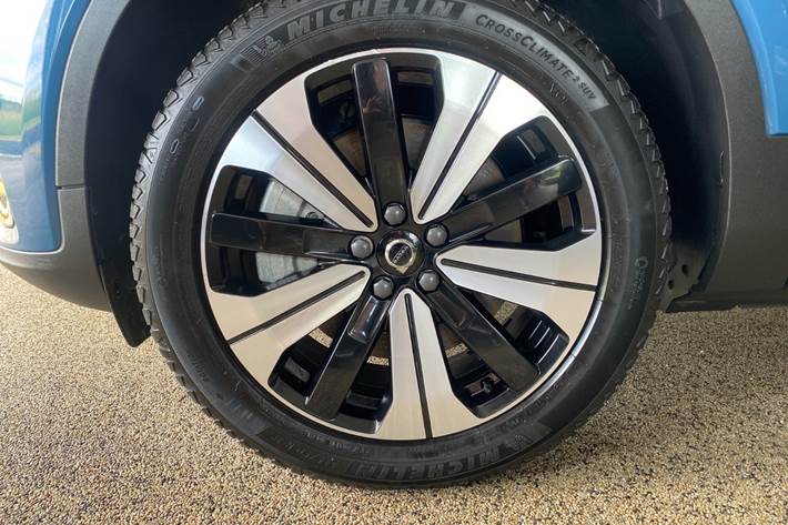 Blå Volvo C40 fra 2023
