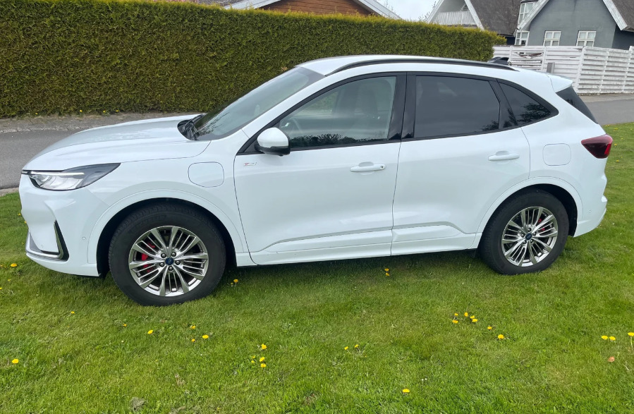Hvid Ford Kuga fra 2024