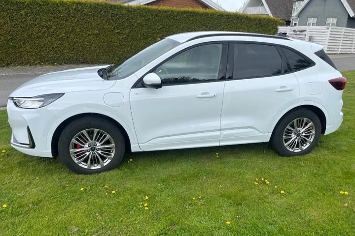 Hvid Ford Kuga fra 2024