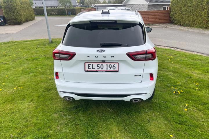 Hvid Ford Kuga fra 2024