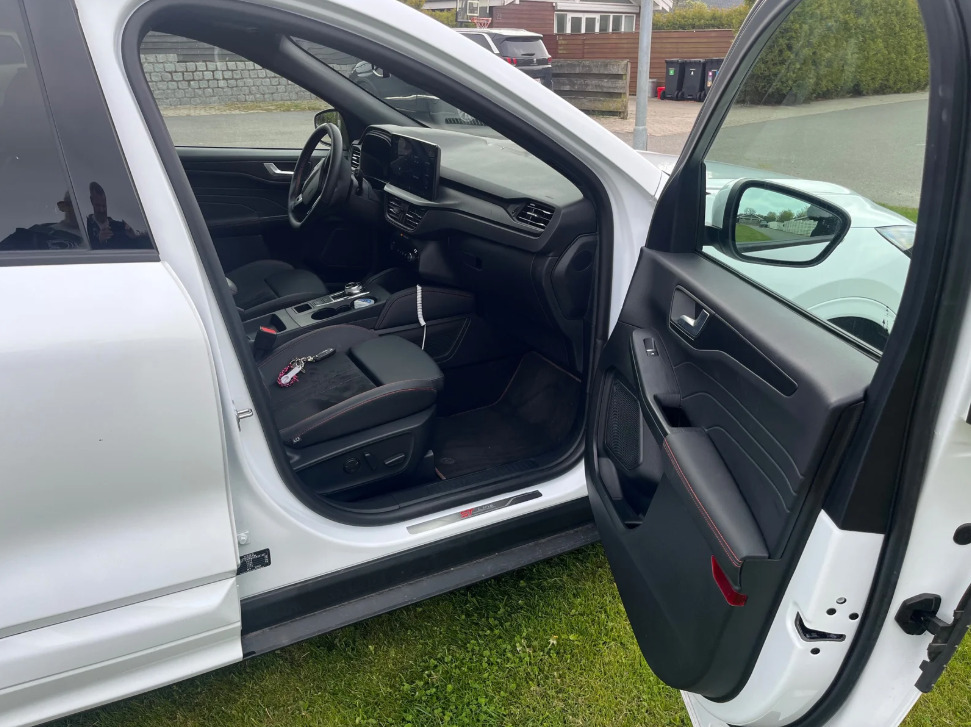 Hvid Ford Kuga fra 2024