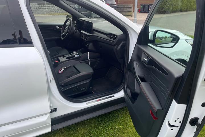Hvid Ford Kuga fra 2024