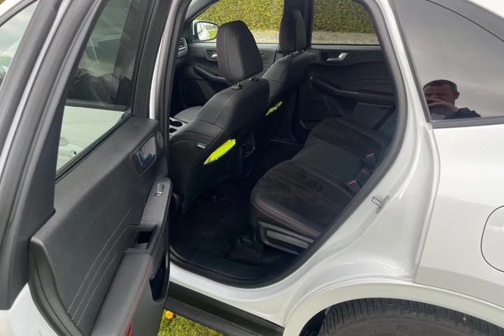 Hvid Ford Kuga fra 2024