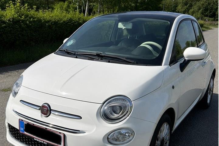 Hvid Fiat 500 fra 2019 set udefra