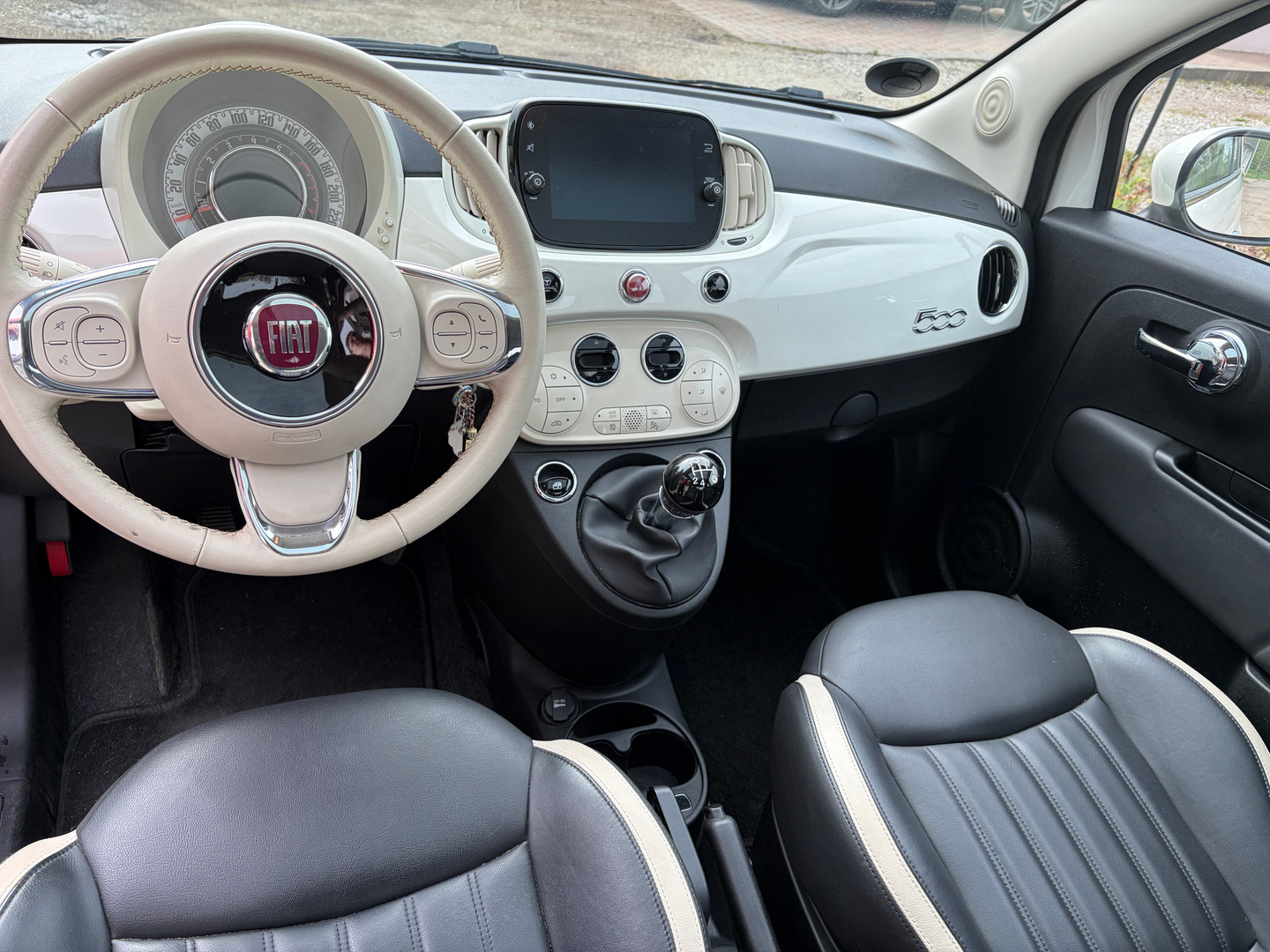 Hvid Fiat 500 fra 2019