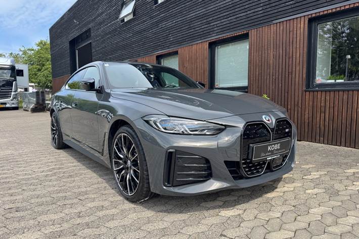 Grå BMW i4 fra 2022