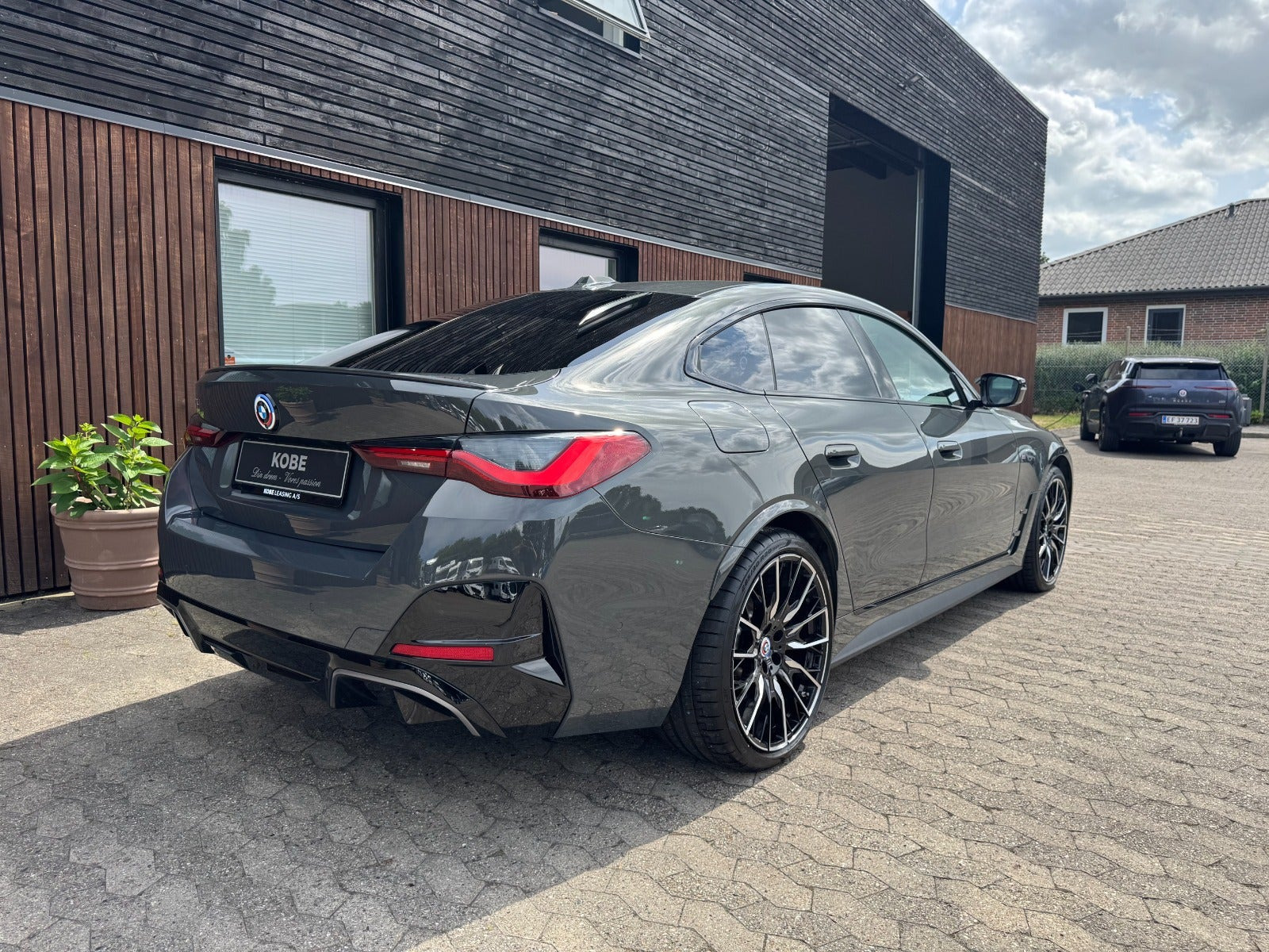 Grå BMW i4 fra 2022