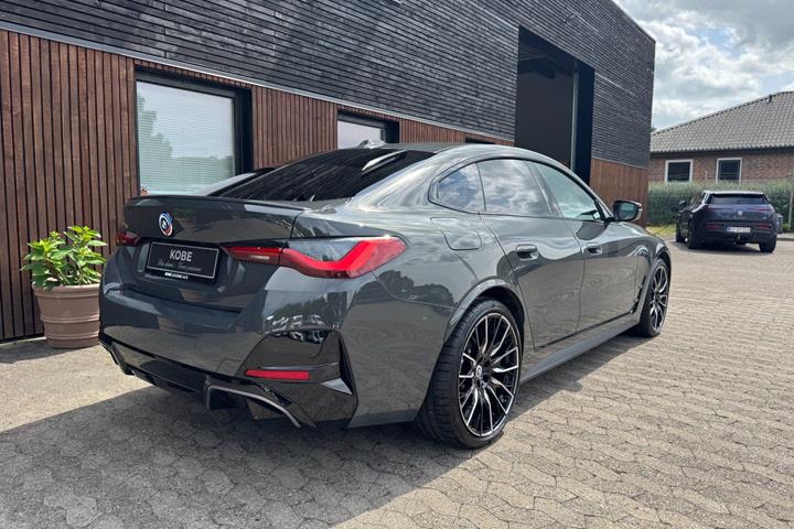 Grå BMW i4 fra 2022