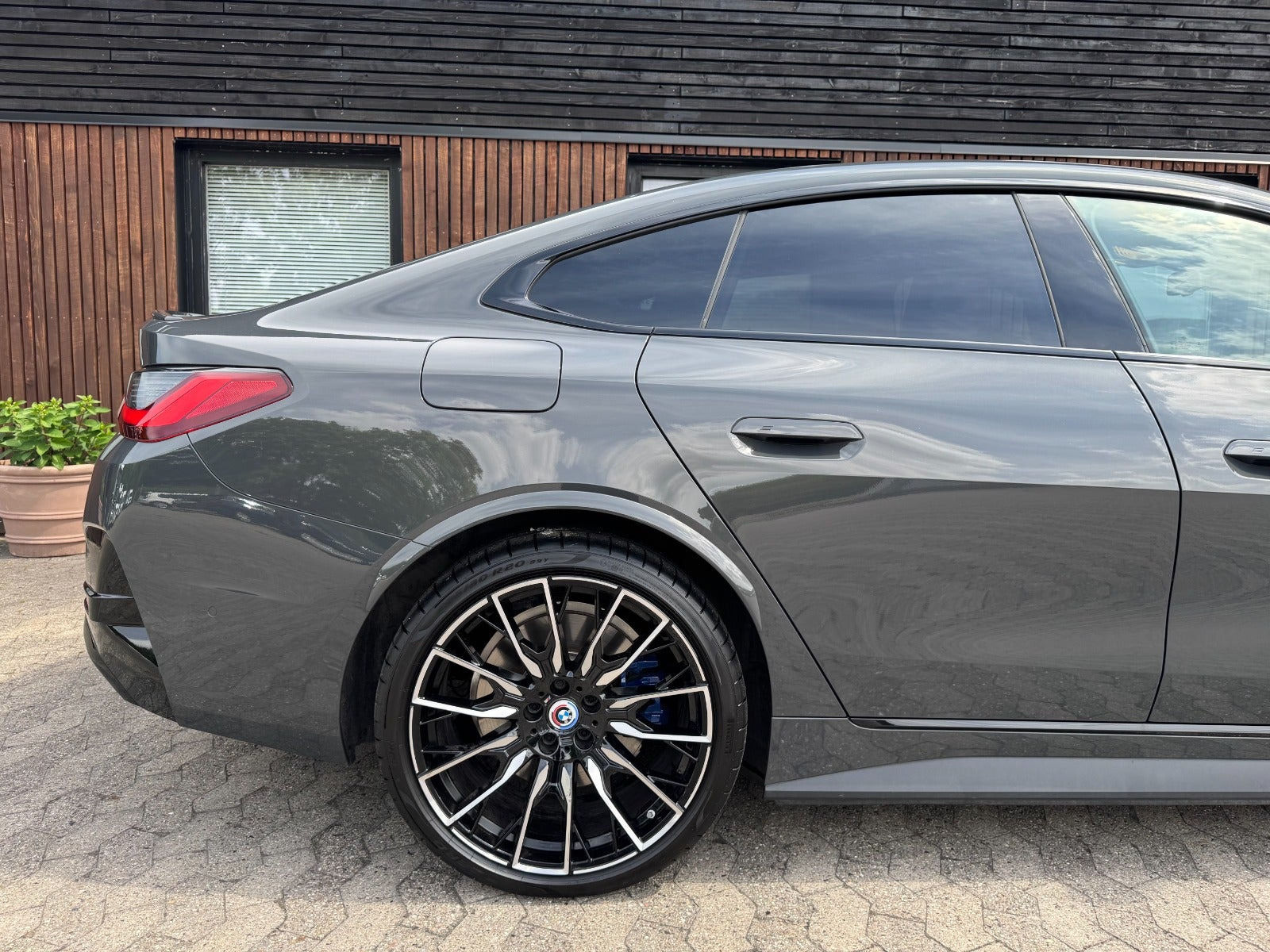 Grå BMW i4 fra 2022