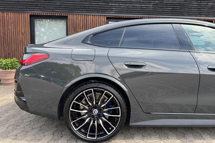 Grå BMW i4 fra 2022