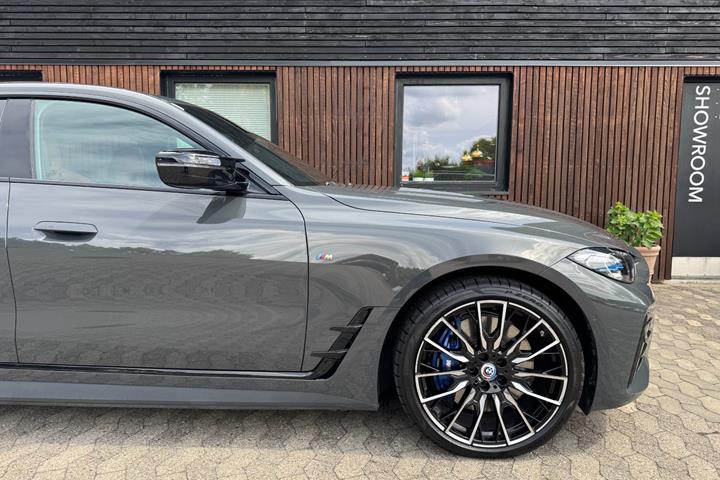 Grå BMW i4 fra 2022
