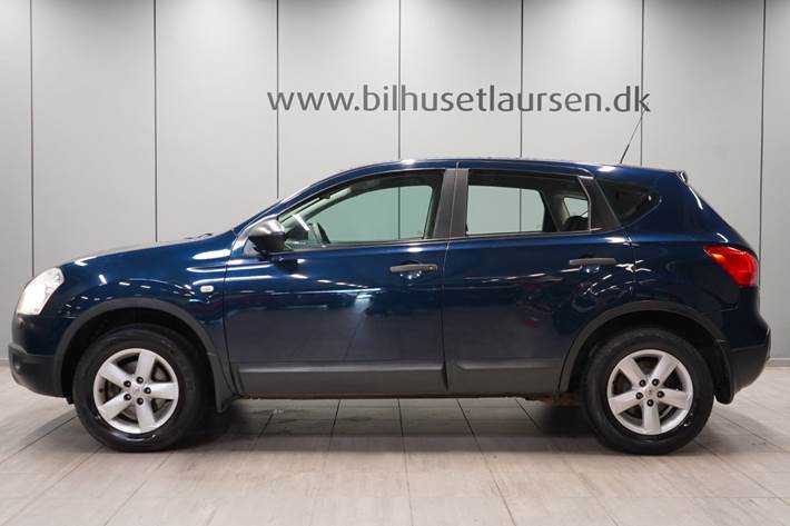 Blå Nissan Qashqai fra 2009