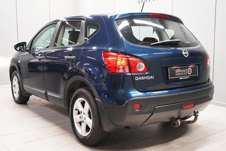Blå Nissan Qashqai fra 2009