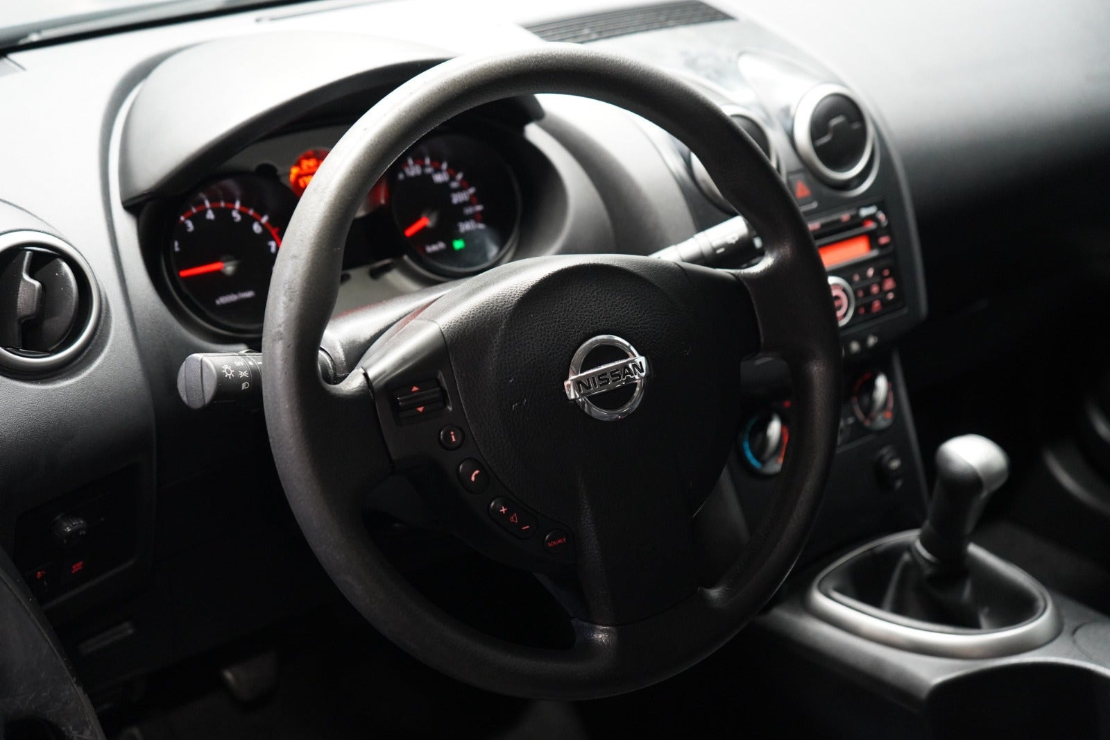 Blå Nissan Qashqai fra 2009
