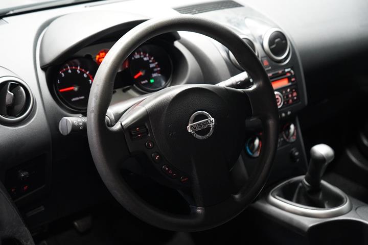 Blå Nissan Qashqai fra 2009