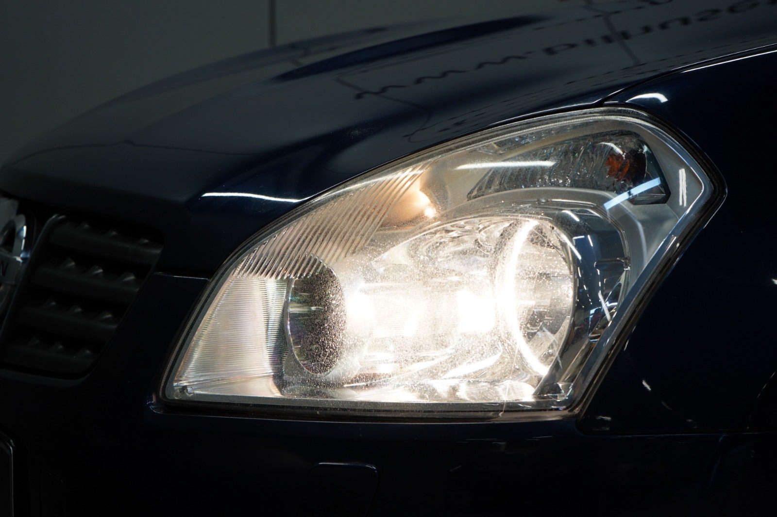 Blå Nissan Qashqai fra 2009