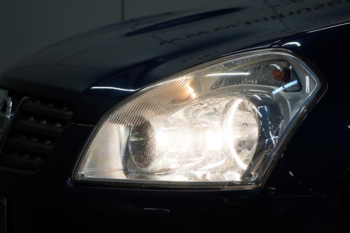 Blå Nissan Qashqai fra 2009