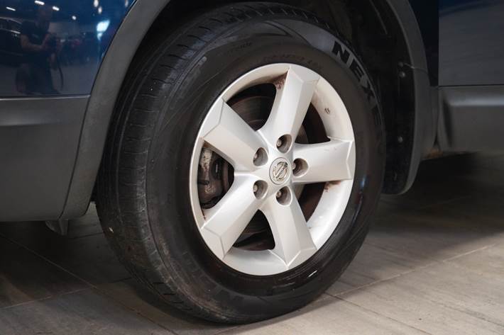 Blå Nissan Qashqai fra 2009