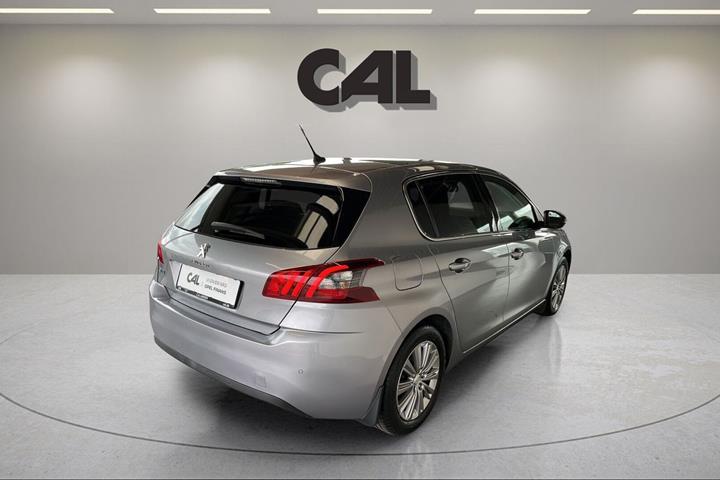 Sølv Peugeot 308 fra 2018