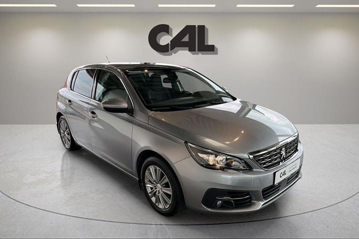 Sølv Peugeot 308 fra 2018