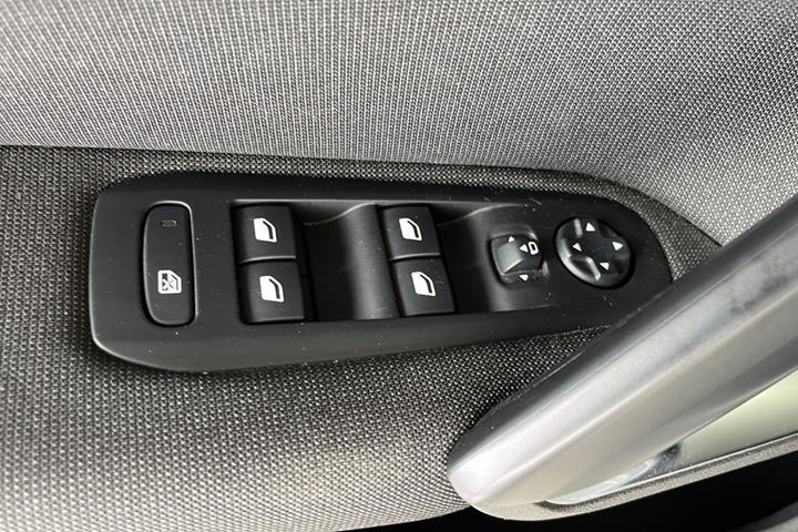 Sølv Peugeot 308 fra 2018