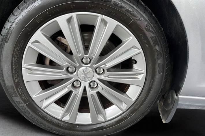 Sølv Peugeot 308 fra 2018