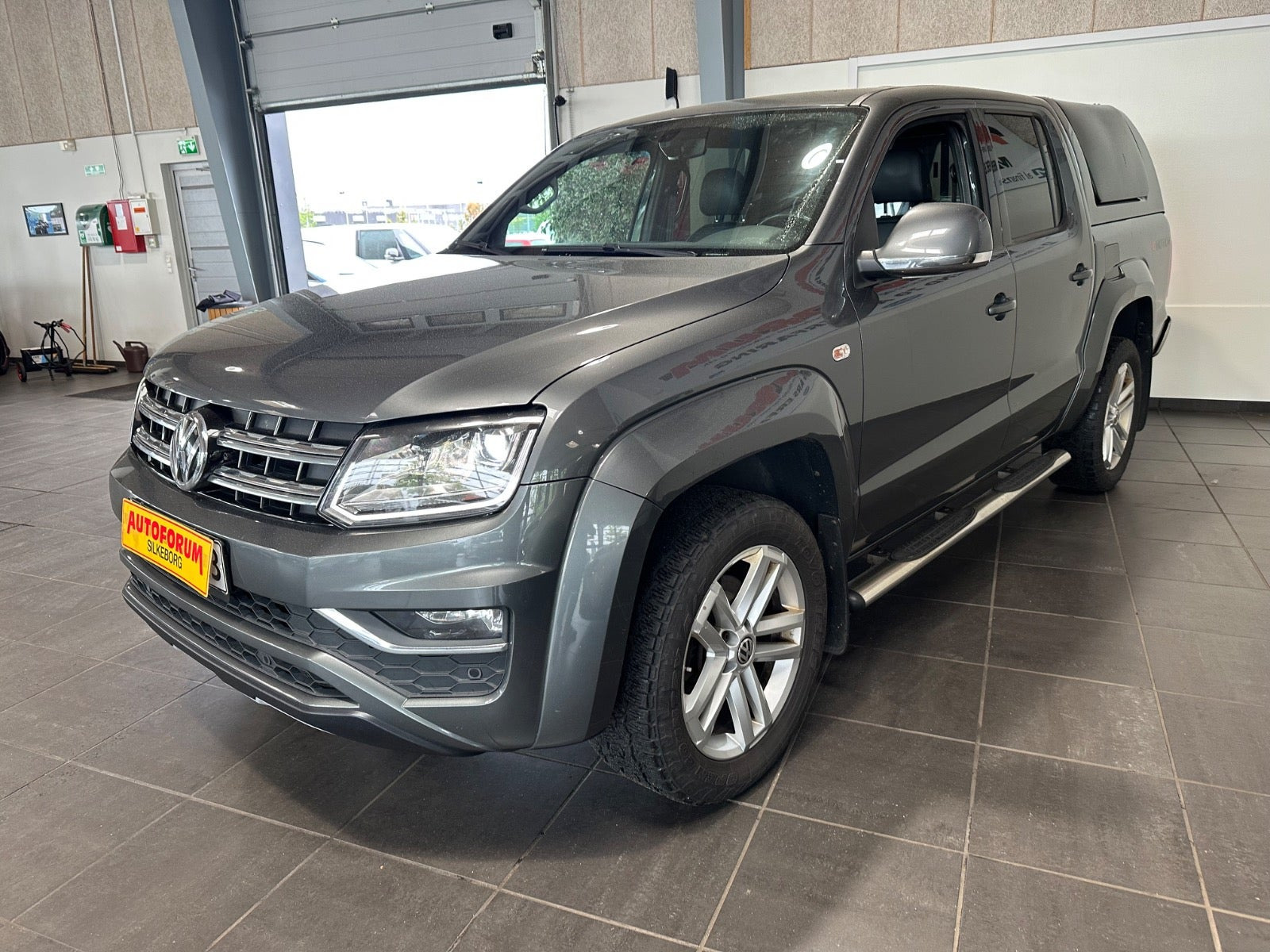 Grå VW Amarok fra 2019