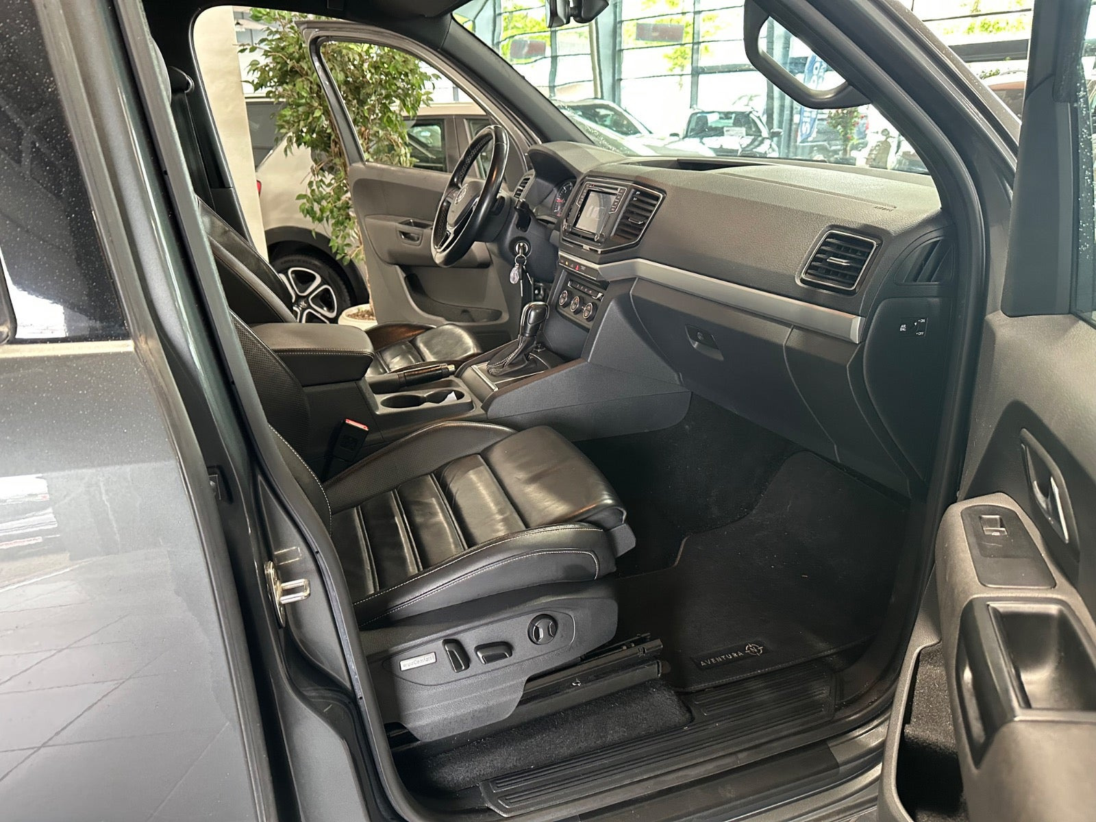 Grå VW Amarok fra 2019