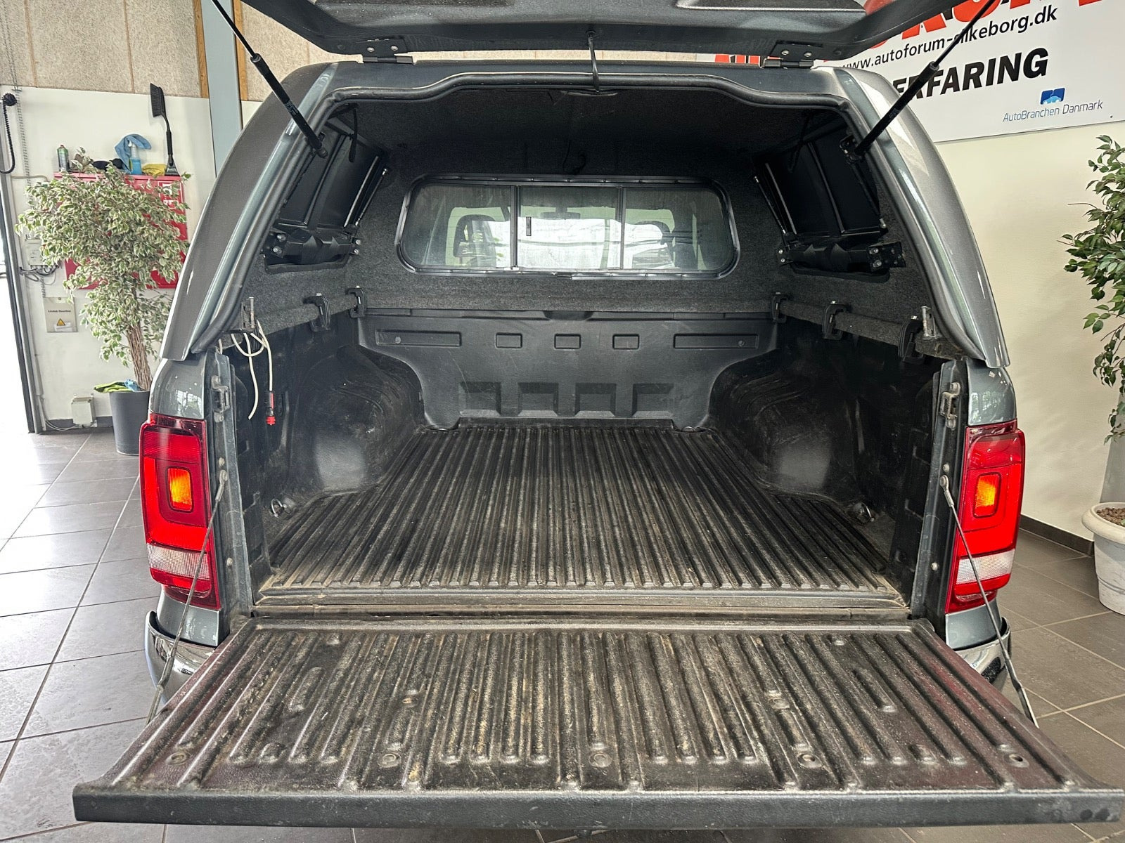 Grå VW Amarok fra 2019