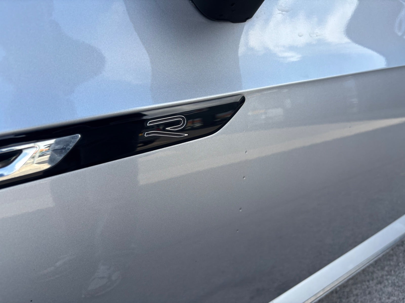 Sølv VW Arteon fra 2021
