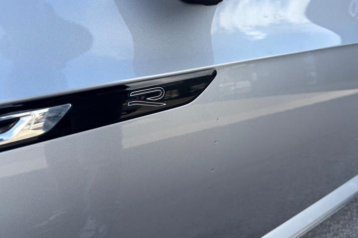 Sølv VW Arteon fra 2021