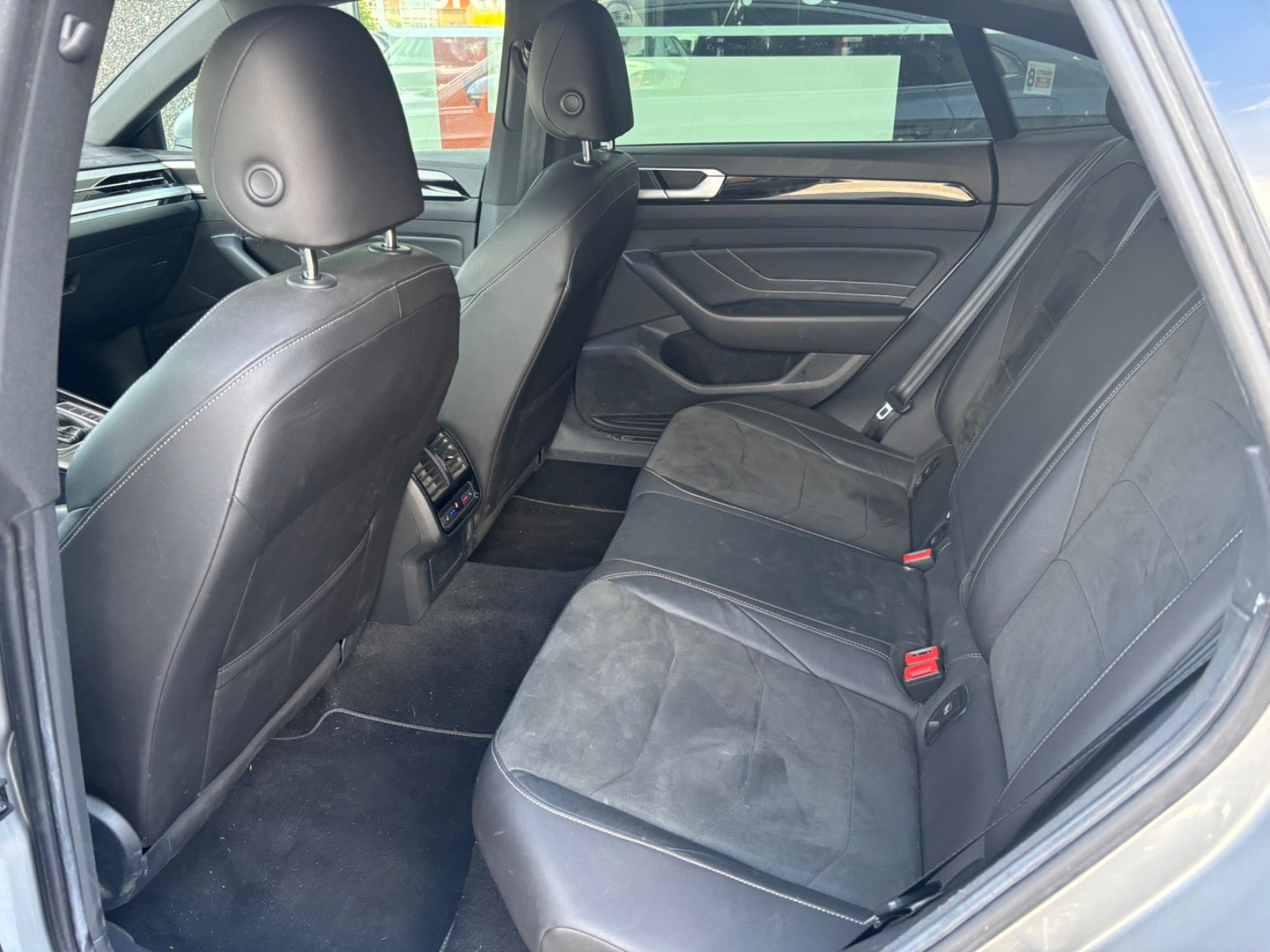 Sølv VW Arteon fra 2021