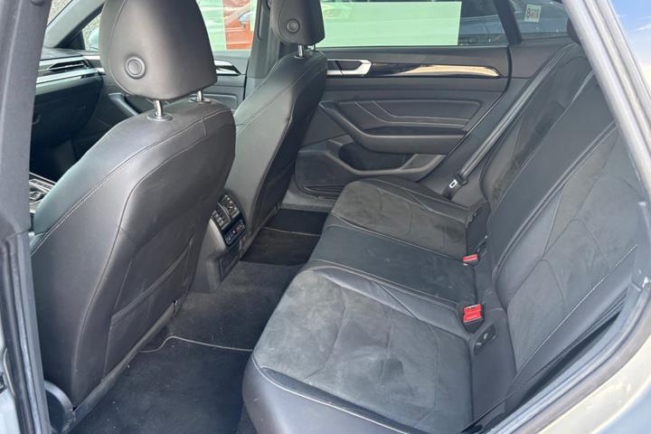 Sølv VW Arteon fra 2021