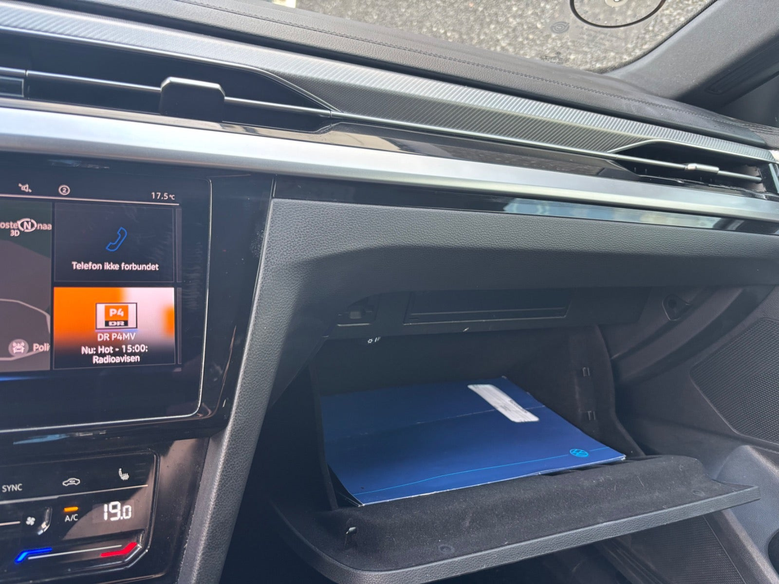 Sølv VW Arteon fra 2021