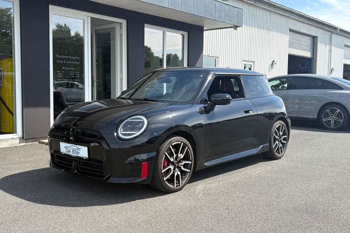 Sort Mini Cooper SE fra 2025