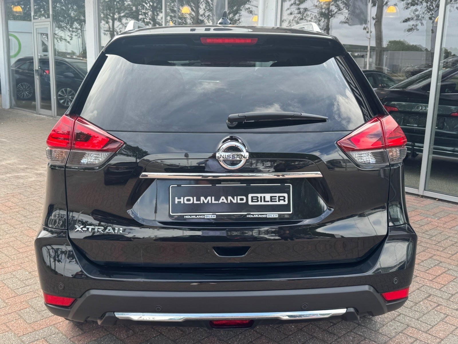 Sort Nissan X-Trail fra 2019