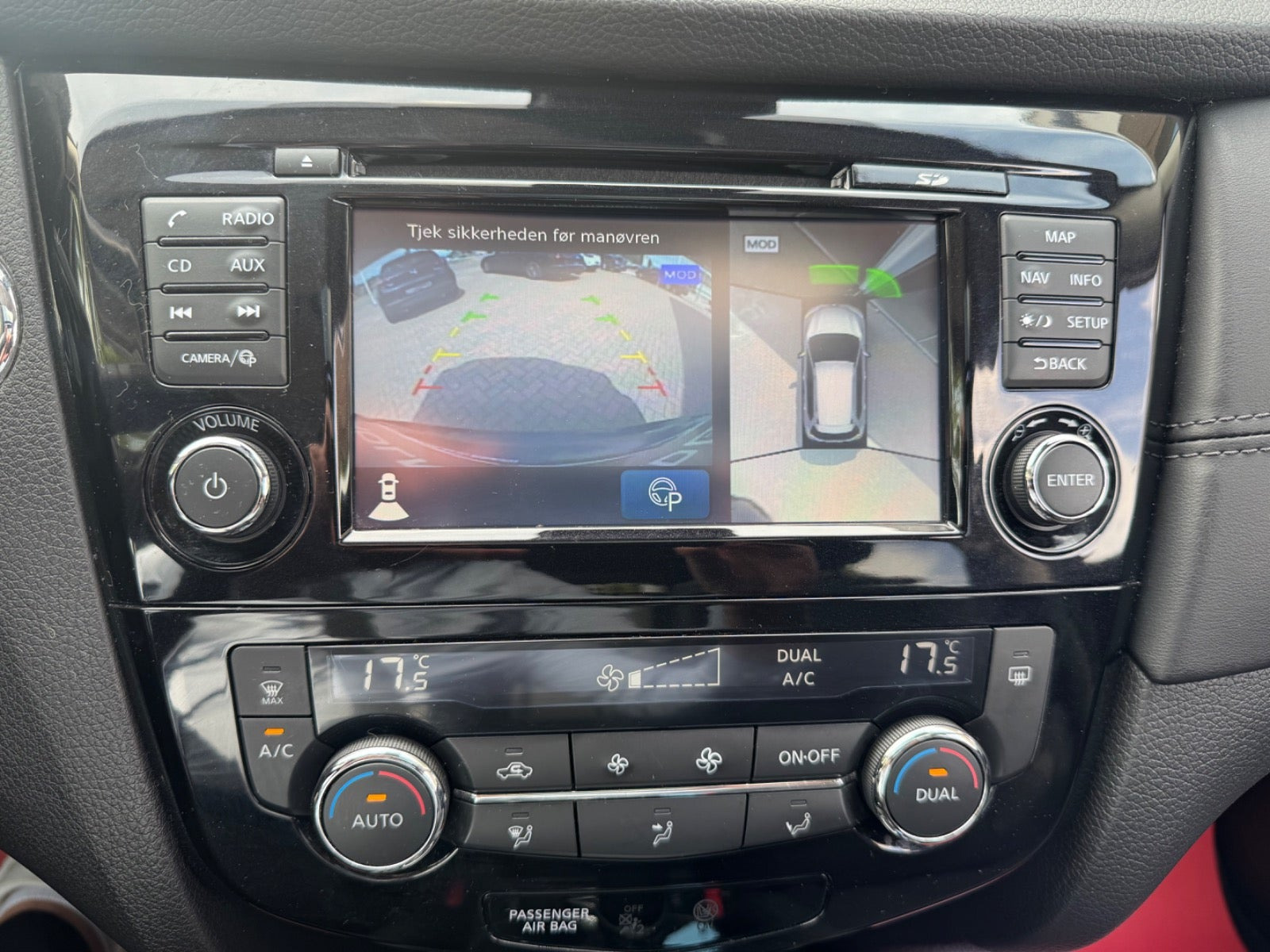 Sort Nissan X-Trail fra 2019