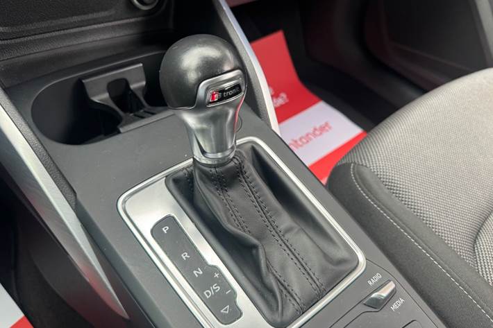 Grøn Audi Q2 fra 2018