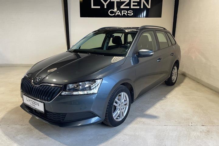 Grå Skoda Fabia fra 2019 set udefra