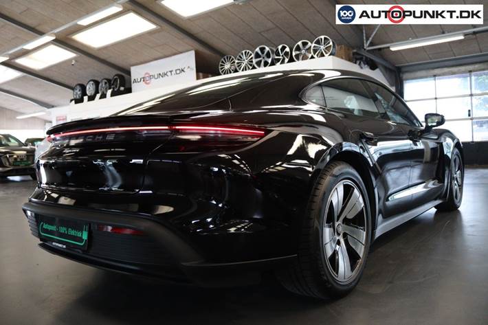 Sort Porsche Taycan fra 2022