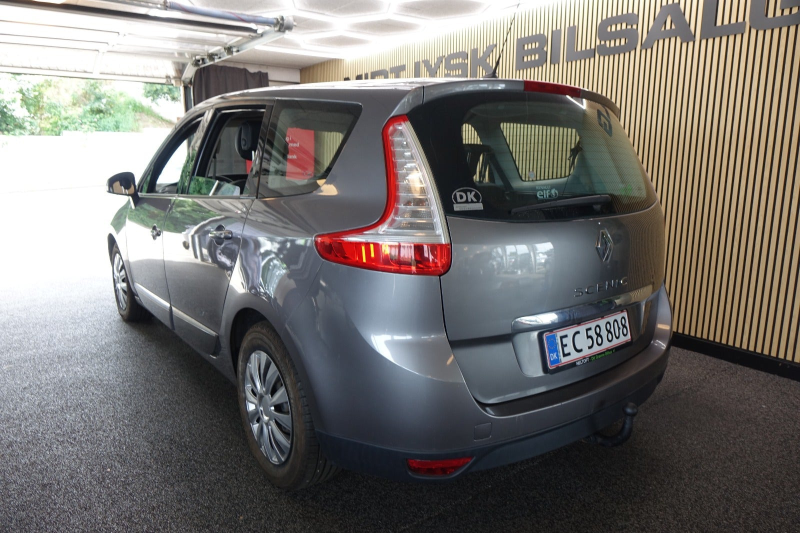 Grå Renault Grand Scenic III fra 2012