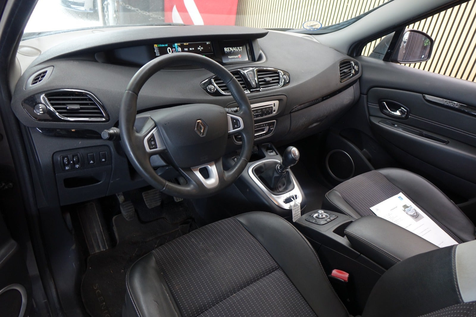 Grå Renault Grand Scenic III fra 2012