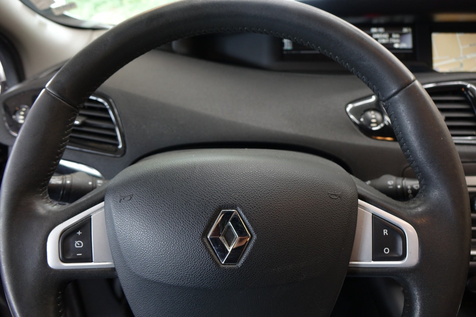 Grå Renault Grand Scenic III fra 2012