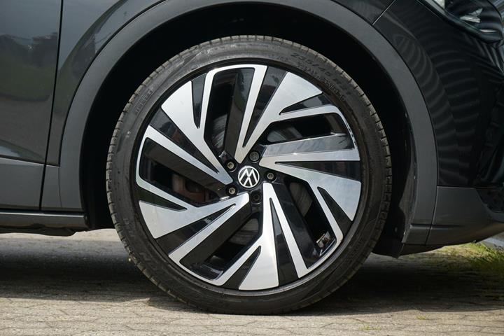 Grå VW ID.4 fra 2021